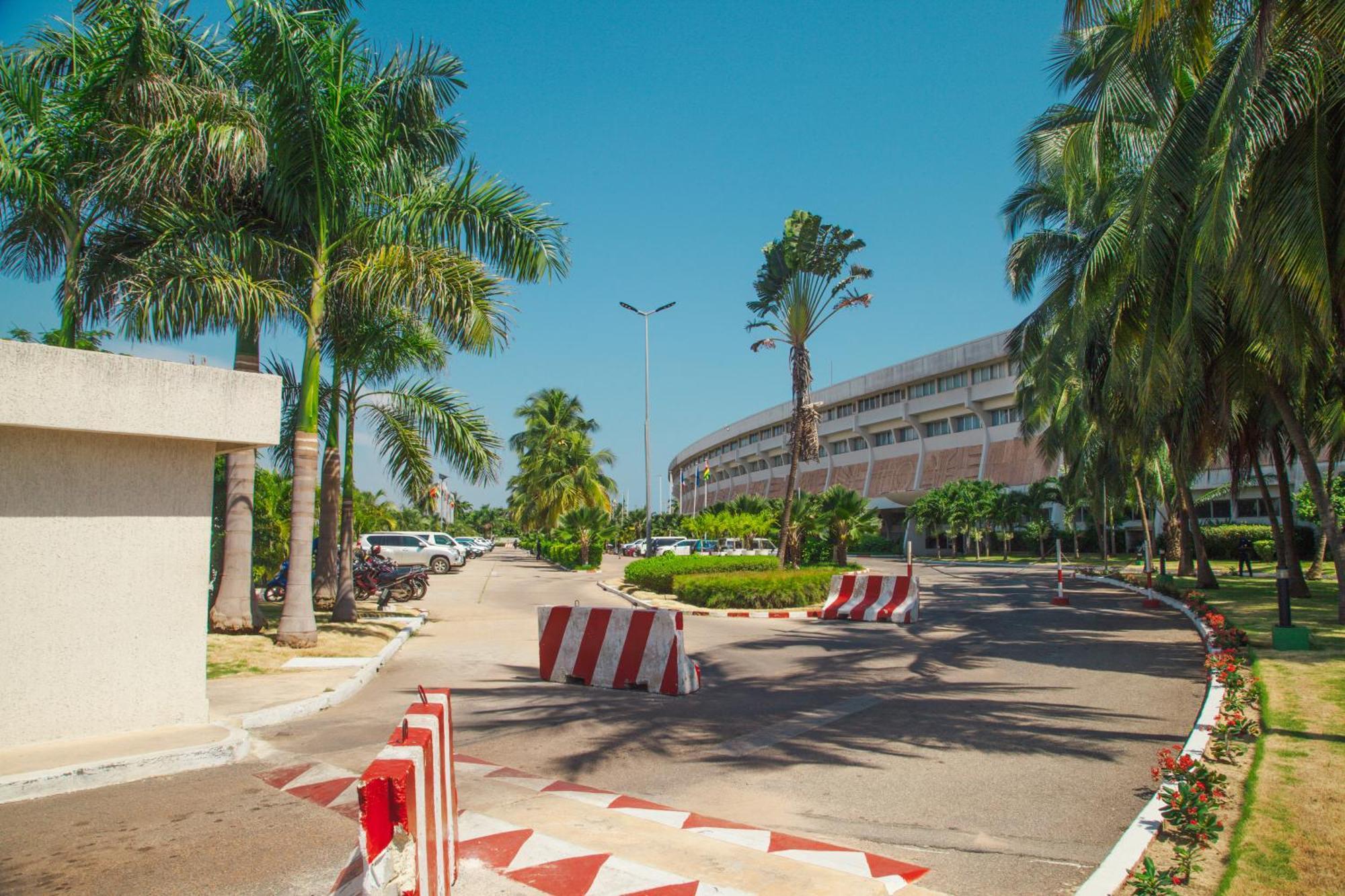 Hotel Sarakawa Ломе Екстер'єр фото
