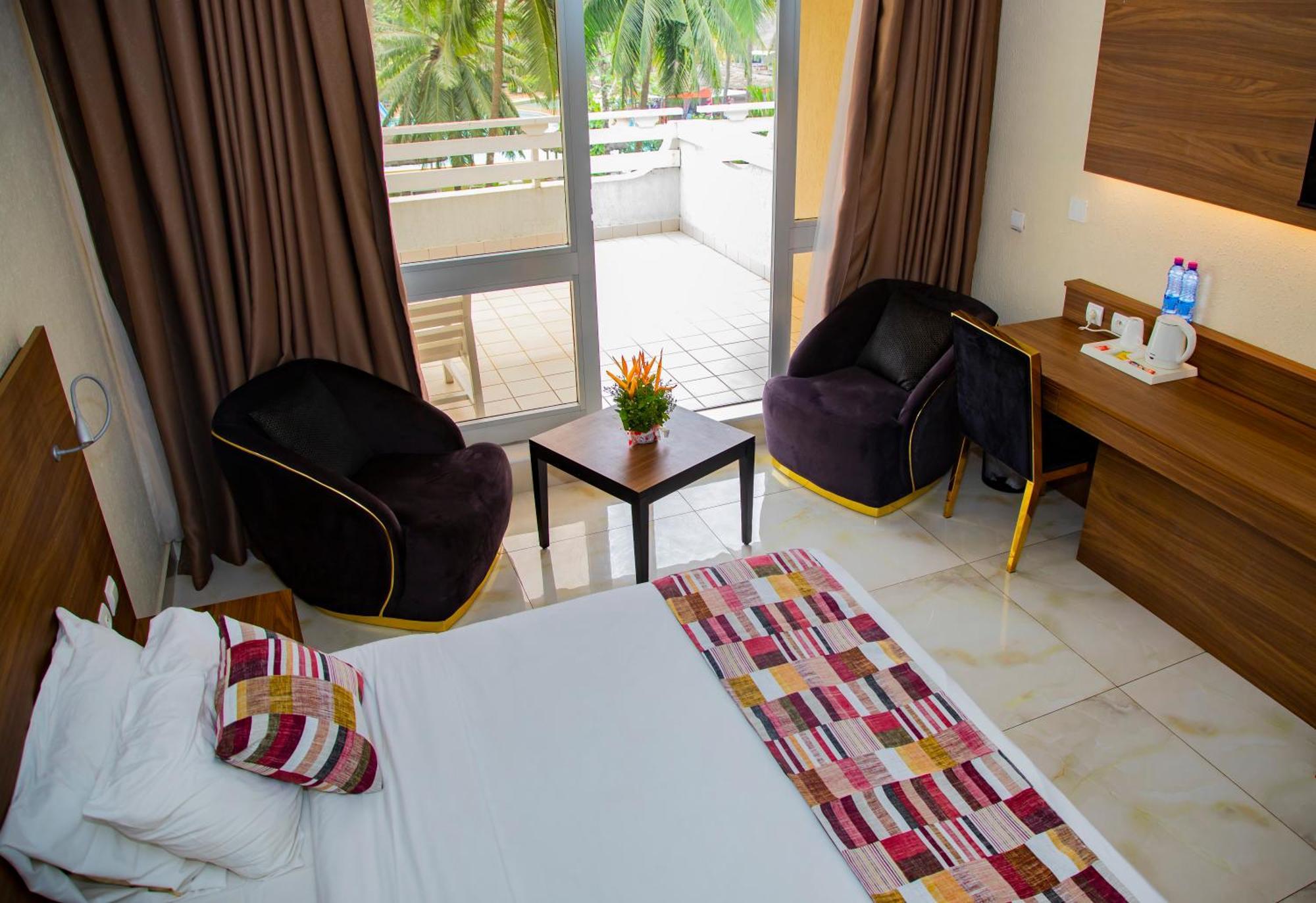 Hotel Sarakawa Ломе Екстер'єр фото