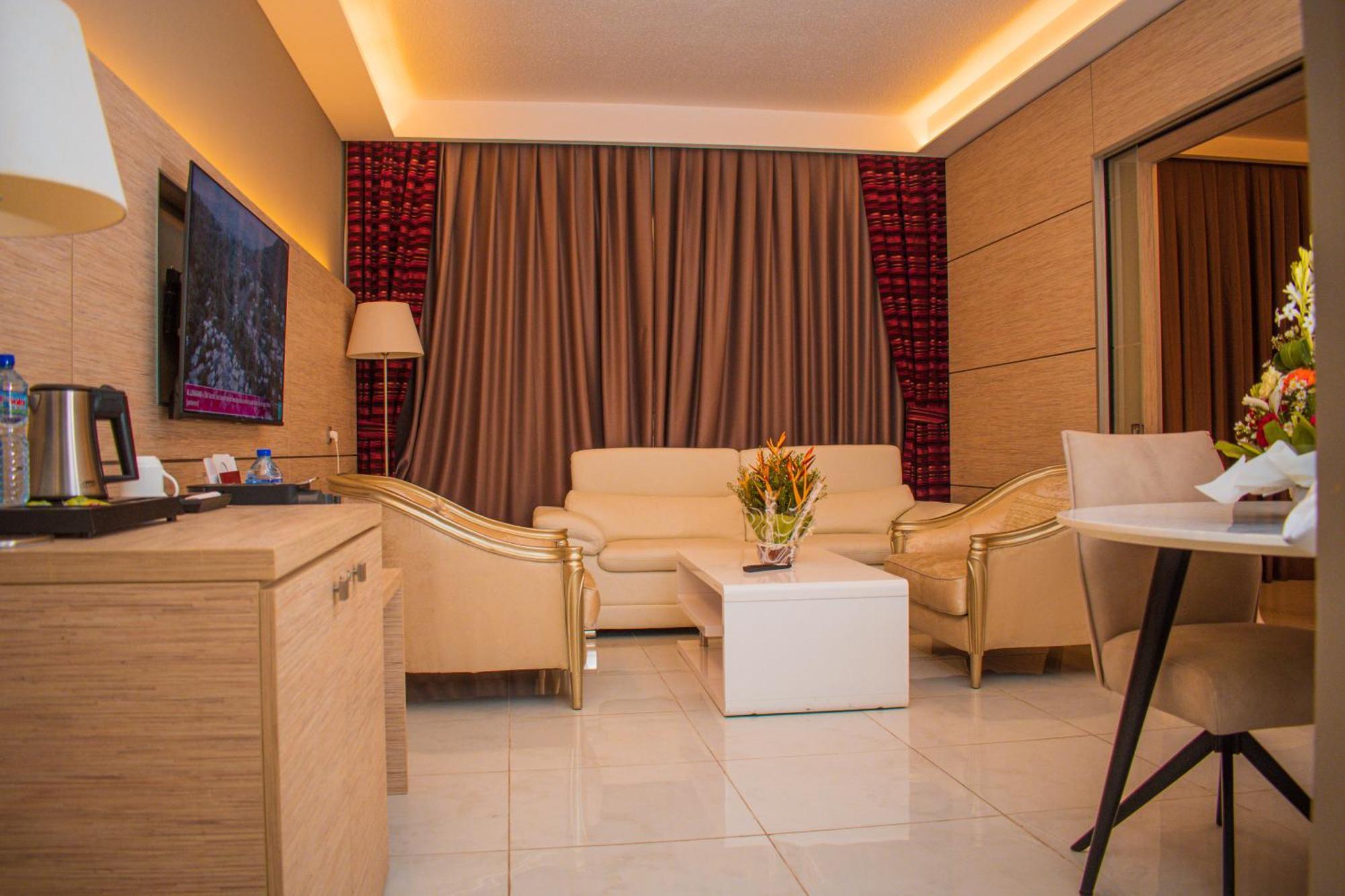 Hotel Sarakawa Ломе Екстер'єр фото