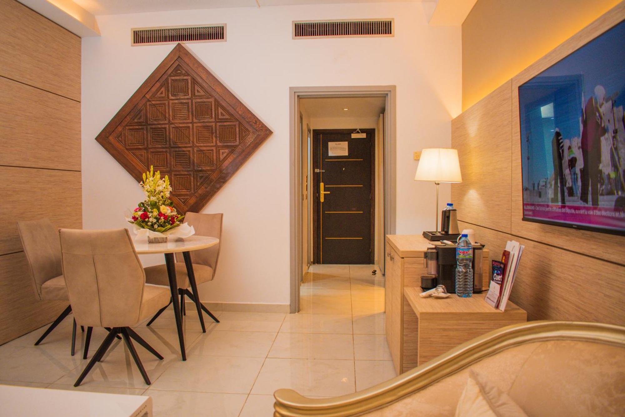 Hotel Sarakawa Ломе Екстер'єр фото