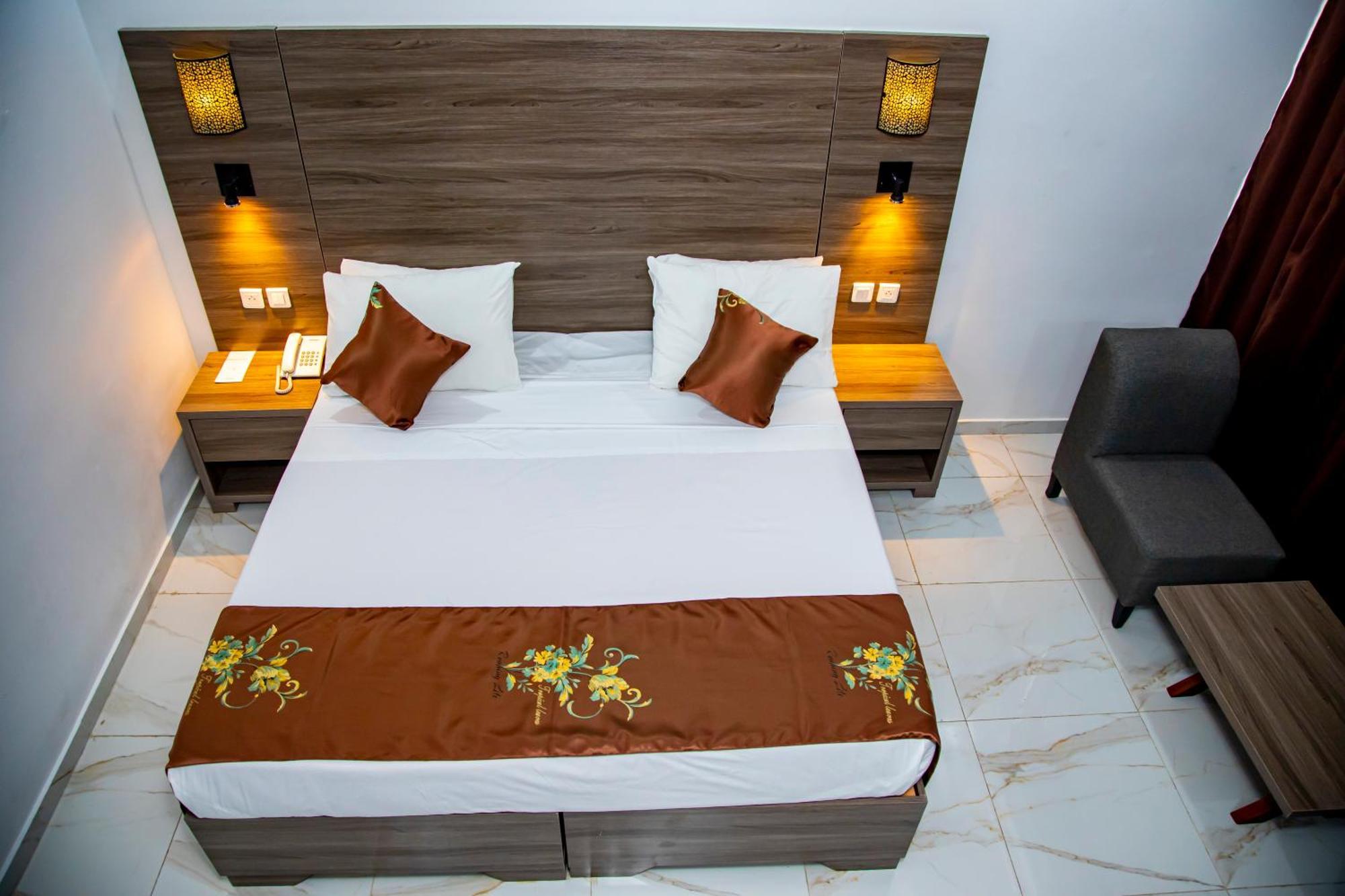 Hotel Sarakawa Ломе Екстер'єр фото