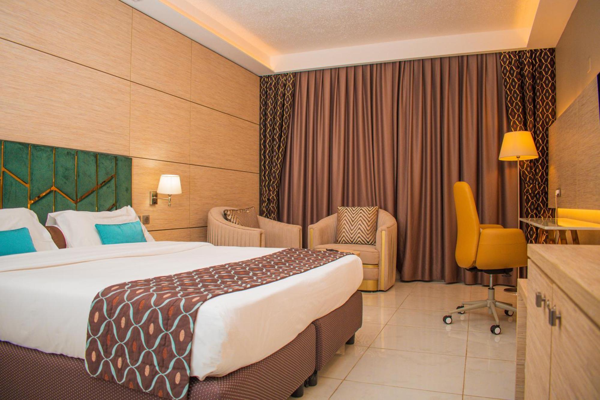 Hotel Sarakawa Ломе Екстер'єр фото