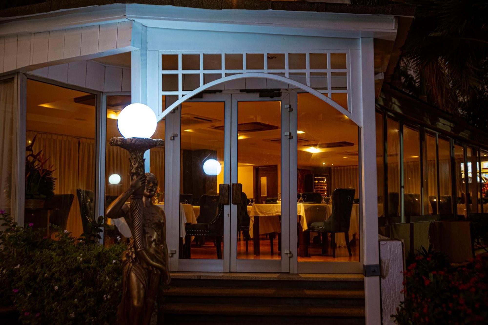 Hotel Sarakawa Ломе Екстер'єр фото