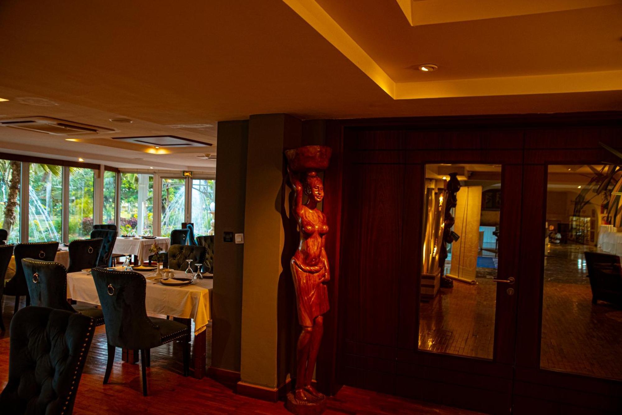 Hotel Sarakawa Ломе Екстер'єр фото