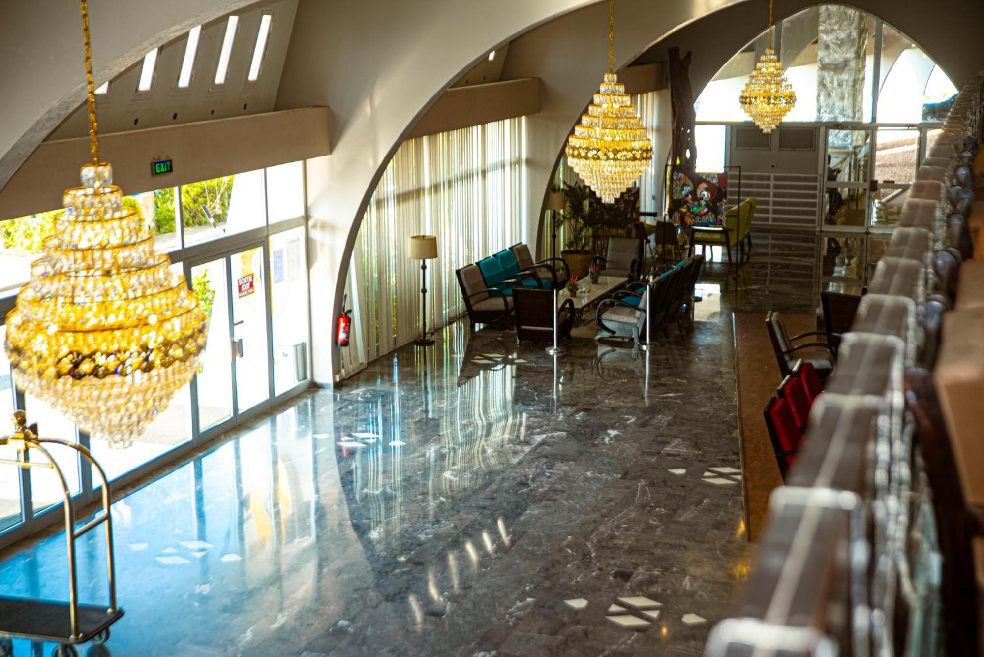 Hotel Sarakawa Ломе Екстер'єр фото
