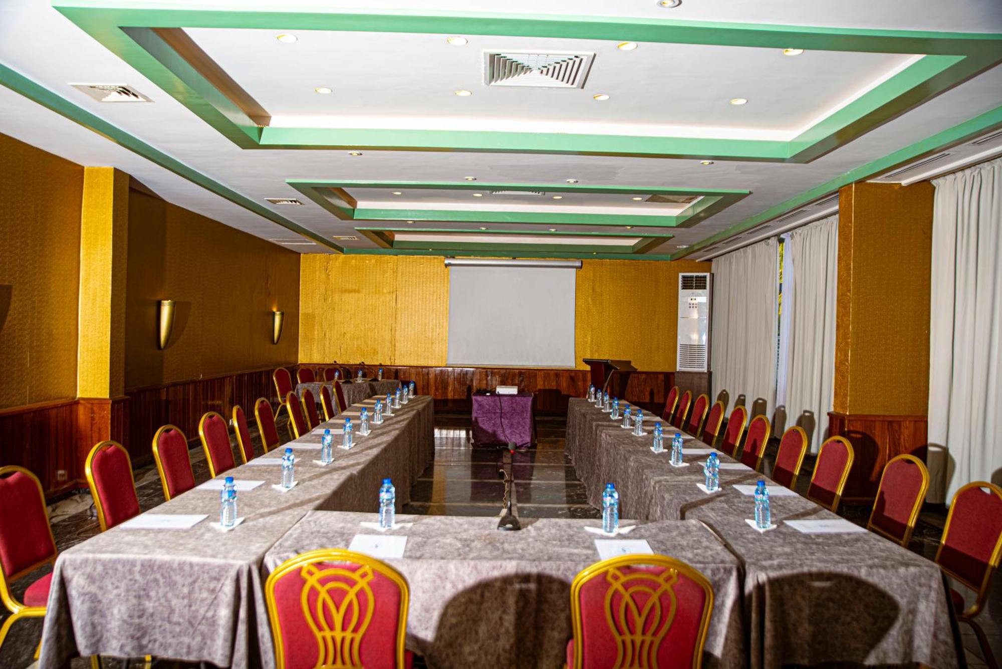 Hotel Sarakawa Ломе Екстер'єр фото