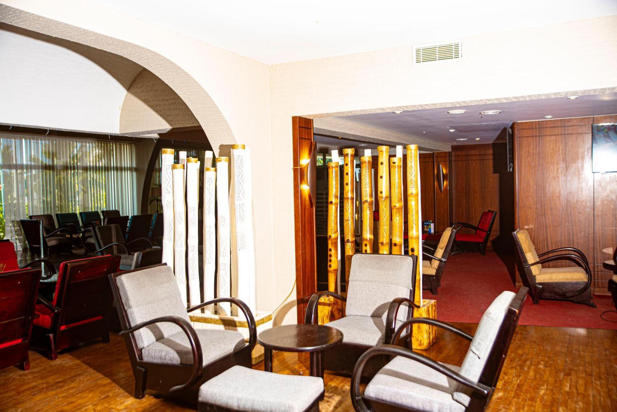Hotel Sarakawa Ломе Екстер'єр фото
